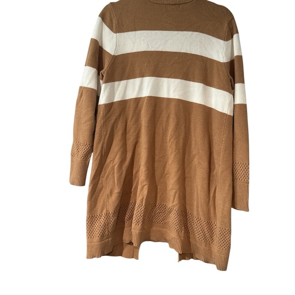 Elegant Tan and White Striped Cardigan - Picture 4 of 5